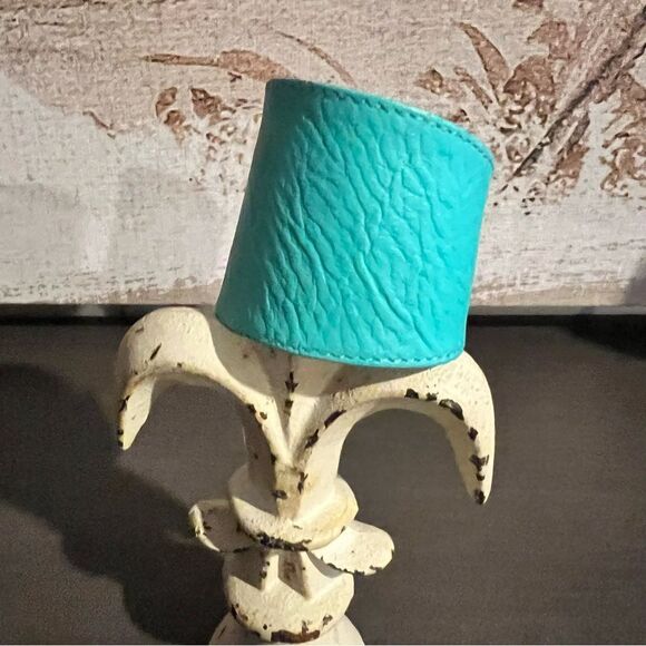 Vintage 100% Leather Turquoise Cuff Bracelet - Picture 2 of 7